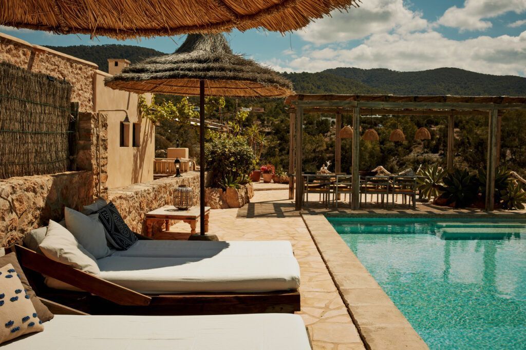 Zona chill-out junto a la piscina en Sa Païssa den Botja Ibiza