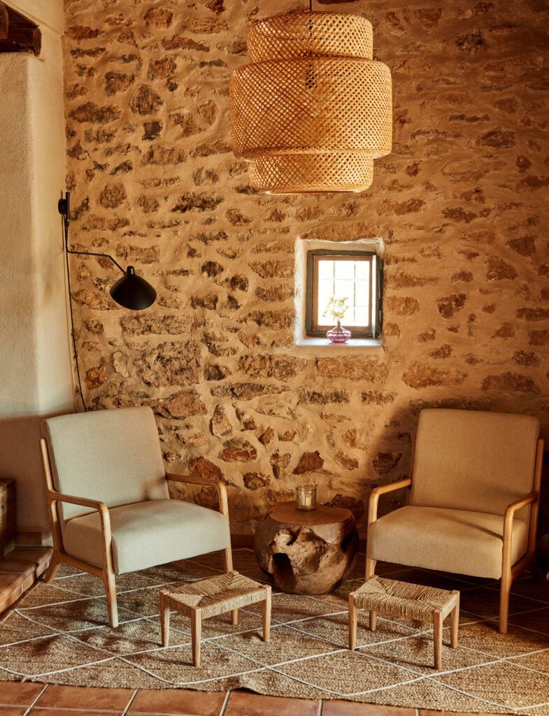 Zona de lectura en la casa ibicenca Sa Païssa en Cala Carbó Ibiza